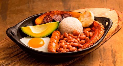 Bandeja Paisa con Frijoles Antioqueños