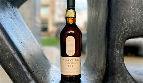 Botella de Lagavulin 16 Años