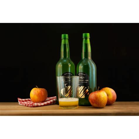Botellas de sidra natural asturiana