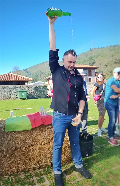 Escanciando Sidra en Asturias