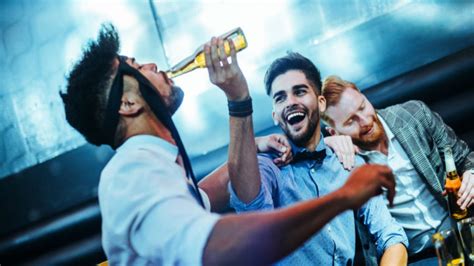 Hombre dejando el alcohol