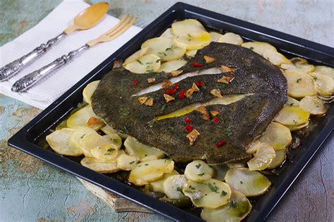 Rodaballo al horno con vino blanco