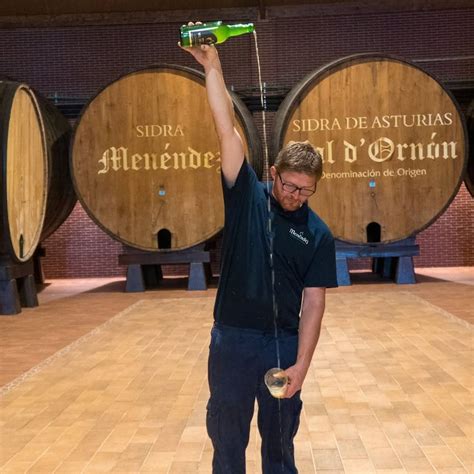 Trabajadores de pomaradas de sidra en Asturias