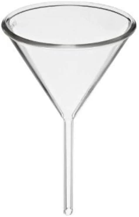 Uso de embudo en la coctelería